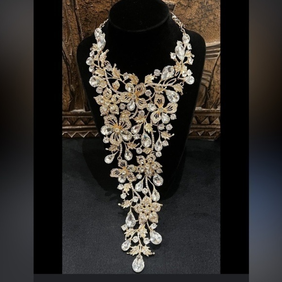 Statement necklace Floral Crystal Waterfall Bib Necklace NWOT - Picture 1 of 4